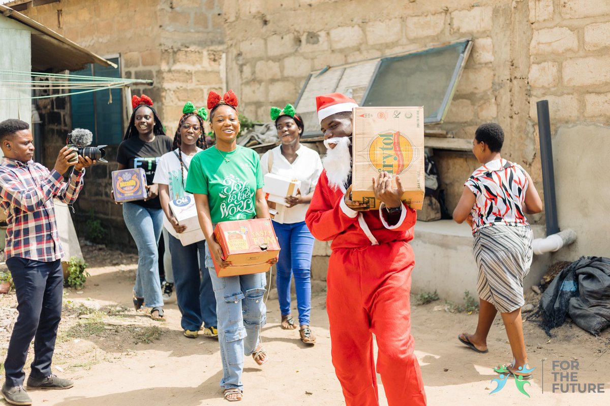 FTFGhana's tweet image. 🎄🎄 The Festive Wheels Train is still going round and we might be at your doorstep soon. 

Click on the link in our bio to support our work. 

#ftf #santa  #festivewheels #leaveasmile.
