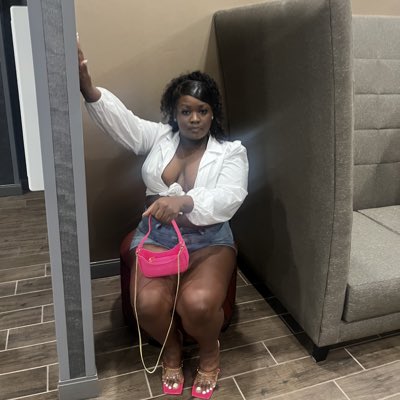 Freakyyladii's tweet photo. #NewProfilePic https://t.co/2E2LD7NHvK
