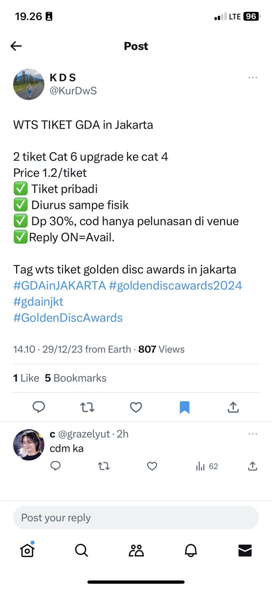 Hii_HongJisoo's tweet photo. Scammer Tiket GDA akun @KurDwS 
Teman-teman tolong bantu viralkan agar gak ada lagi korban penipuan tiket GDA

1. Jadi awalnya aku cari tiket GDA untuk Cat 4 kemudian aku dm salah satu post WTS akun @KurDwS (sekarang sudah dihapus tweet nya).
#gda #wtsgda #PenipuanGDA https://t.co/x0kJ651VsM