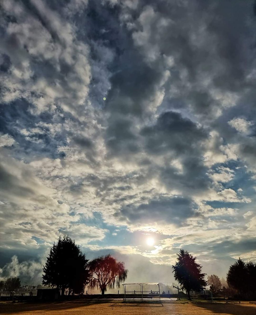 Que el Año Viejo se quede con lo malo y que el Año Nuevo te enseñe todo lo bueno que tiene la vida para ti. #ViernesDeCierreYComienzo