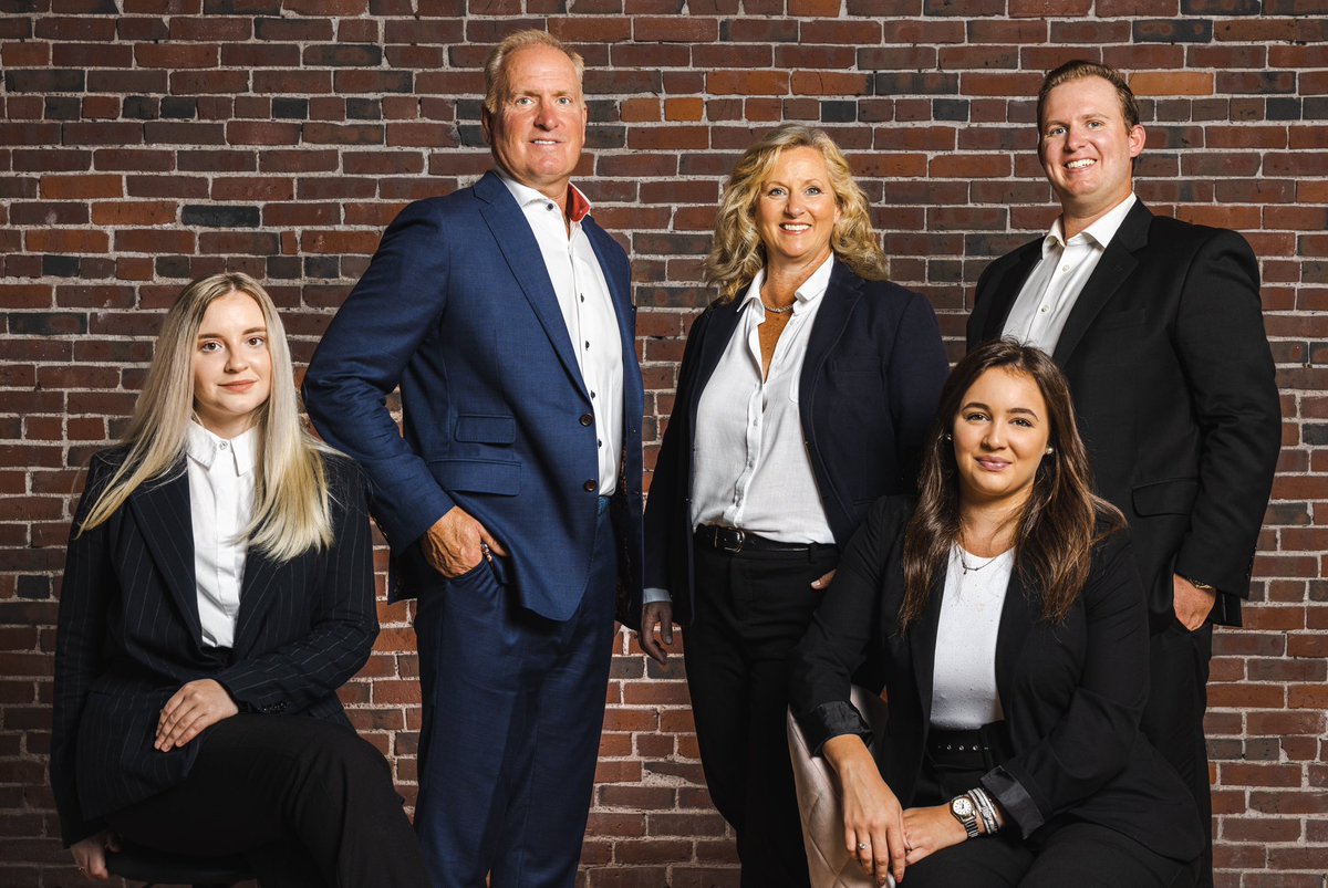 ESIMARK's tweet photo. As 2023 comes in for a landing I would like to express my sincere thanks to the Leadership Team at @ESI_MG who have based on their diligence enabled an incredible year for the company. It is a pleasure to work with you each day. #Professionals #SecureResilientCompetitive https://t.co/qWN8GYJQG8