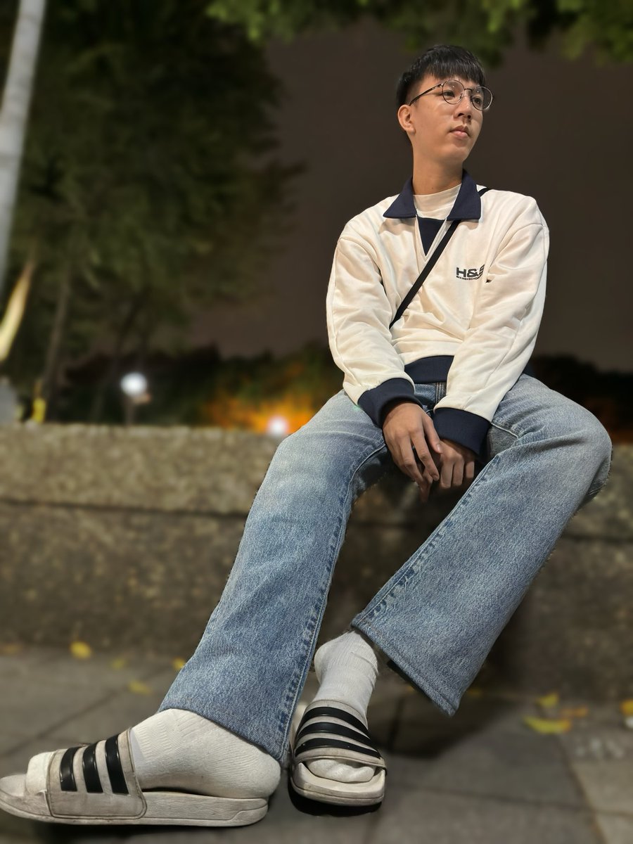 瓜皮瀏海配白襪拖鞋 圈內標配？