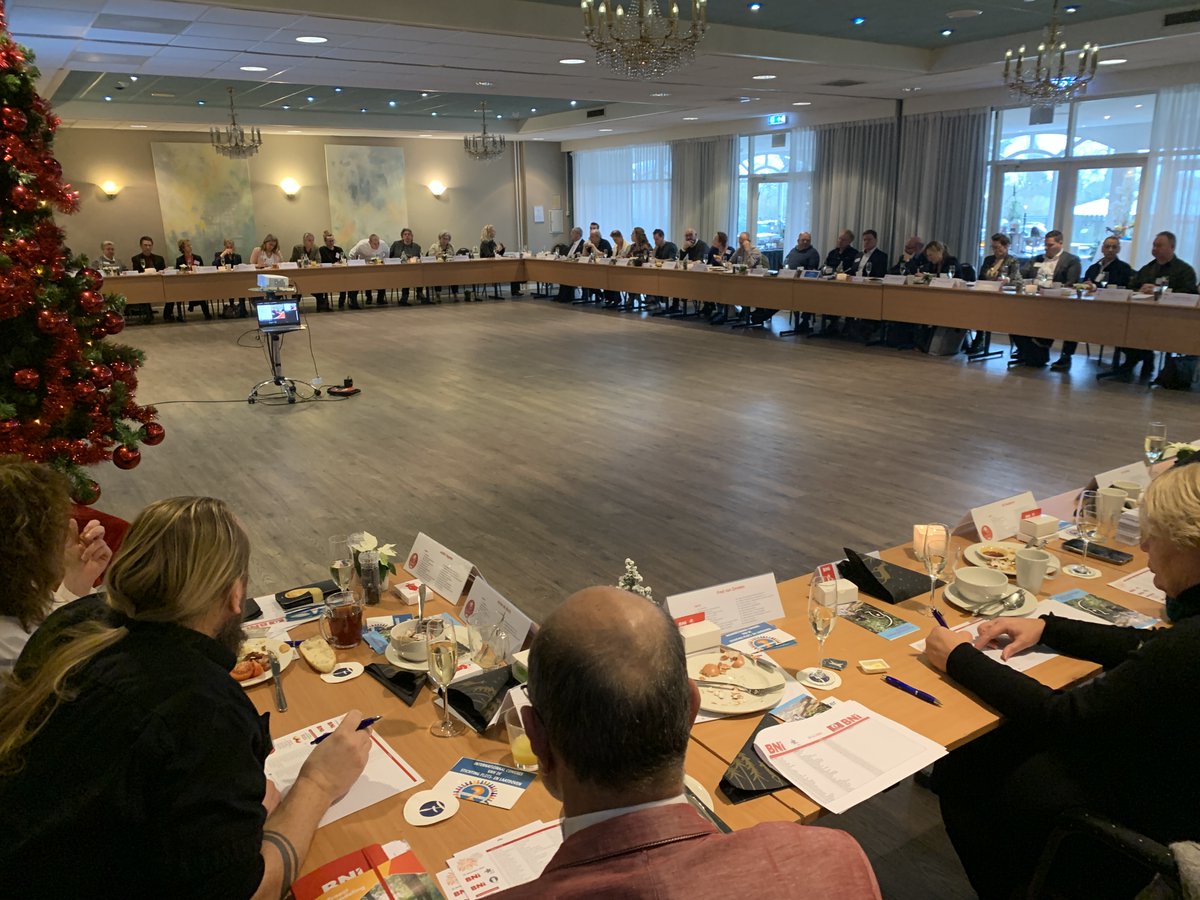 Weer een geweldige oudejaars bijeenkomst bij BNI Vuurbaak en BNI Zeester in Noordwijk met veel ondernemers het jaar uit netwerken. Ik had het voorrecht om een masterclass "Doelen stellen en realiseren m.b.v. de 4DX methode" te mogen geven. Bedankt voor jullie aandacht.