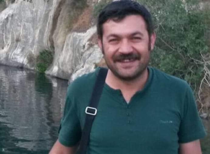 AdnanVural62's tweet photo. 30 Aralık 2015 
Biz uyurken yarın Cizre de sevgili Aziz Yural ' ı vuracaklar....
Sokakta keskin nişancı tarafından vurulan 56 yaşındaki Azize Elçi ye müdahale etmek isteyen sağlık emekçisi Aziz, keskin nişancı ateşi ile katledildi..
Asla unutmayacağım...
#AzizYural https://t.co/80XQsL6jT2