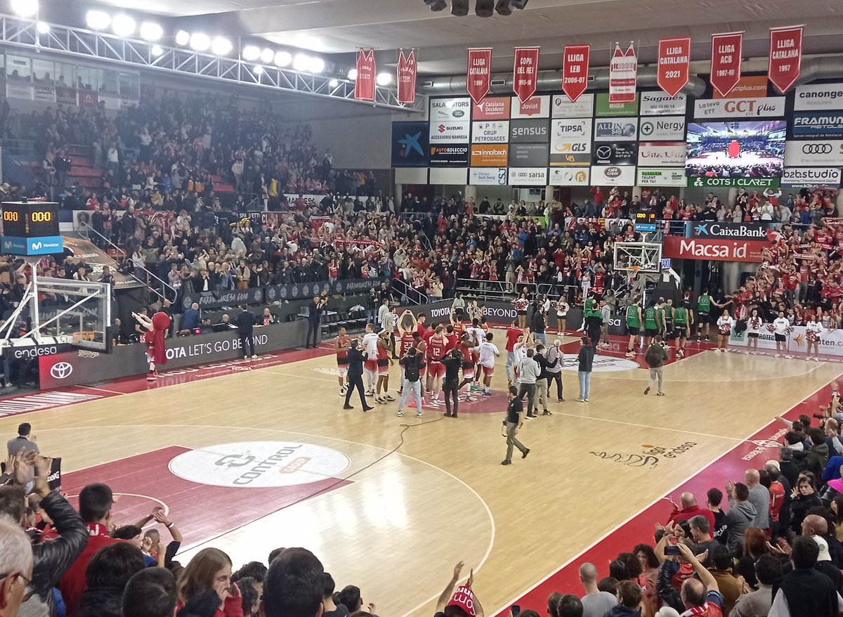 RogerJunyent's tweet photo. Que grans @BasquetManresa ! Avui heu tombat els de la recentment proclamada 3a ciutat de #catalunya !! https://t.co/5QTVjqArJU