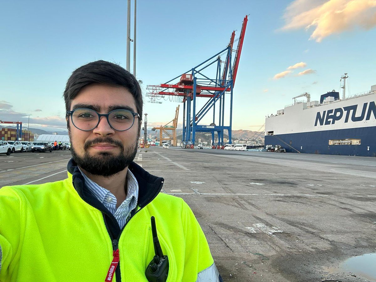 As we are about to say goodbye to the year 2023, I would like to make a magnificent assessment. I have been able to fulfill my job dream and learn how a container terminal works. Today and in continuous learning, I love my job. I hope to continue growing in port operations.