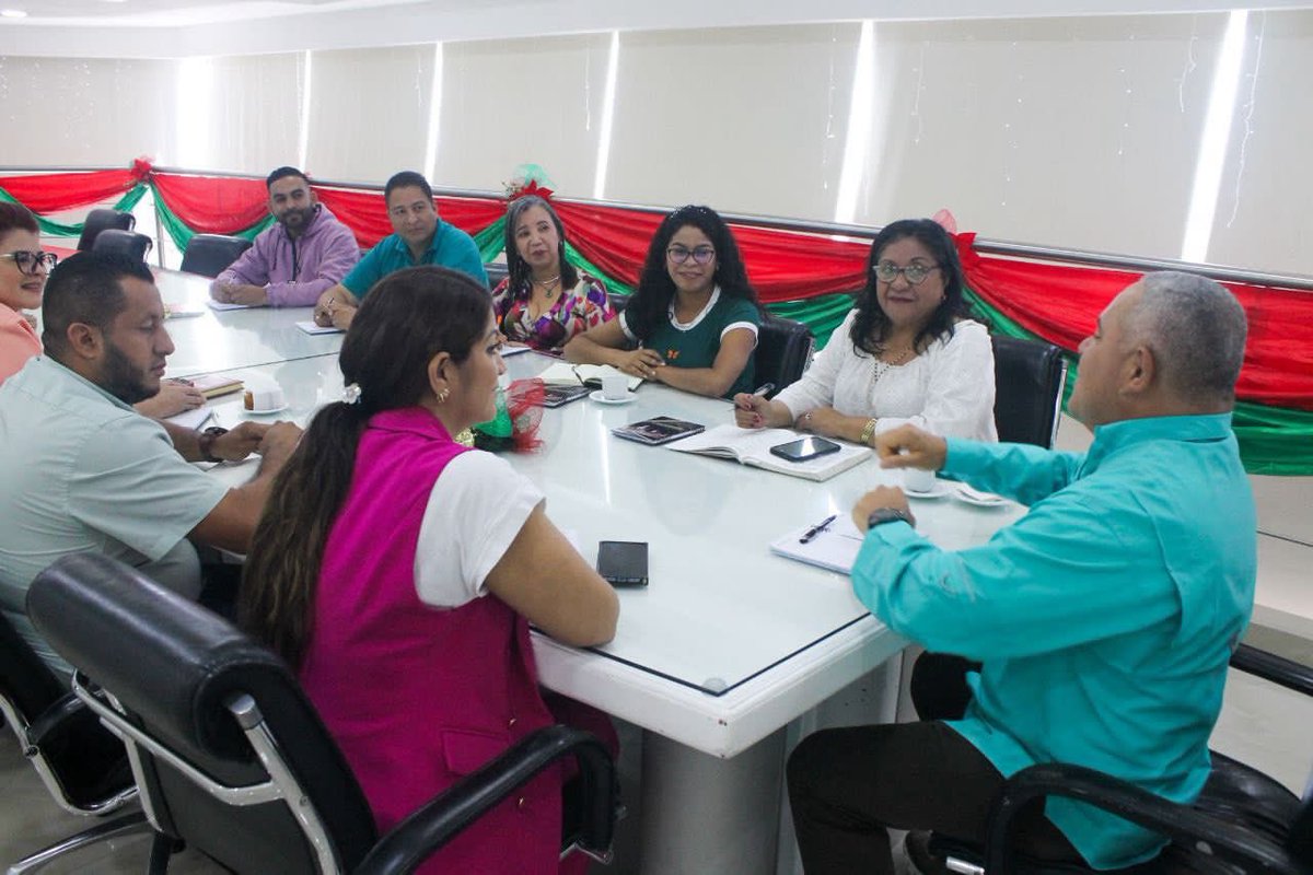 AdolfoP_Oficial's tweet photo. #29Dic Estuve en reunión con legisladores @clelara1 para evaluar las actividades ejecutadas en el año 2023; también revisamos los planes y proyectos que se materializarán en el venidero año, siempre de la mano de nuestro poder popular y apegados a la Constitución Bolivariana. https://t.co/CcotuZbi7t