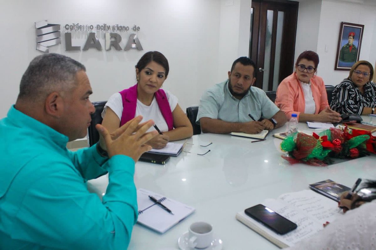 AdolfoP_Oficial's tweet photo. #29Dic Estuve en reunión con legisladores @clelara1 para evaluar las actividades ejecutadas en el año 2023; también revisamos los planes y proyectos que se materializarán en el venidero año, siempre de la mano de nuestro poder popular y apegados a la Constitución Bolivariana. https://t.co/CcotuZbi7t