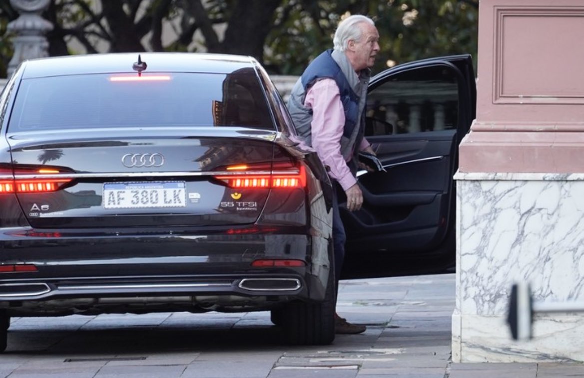 “Nosotros representamos al pueblo” te dice el tipo de la CGT mientras se baja de un Audi A6