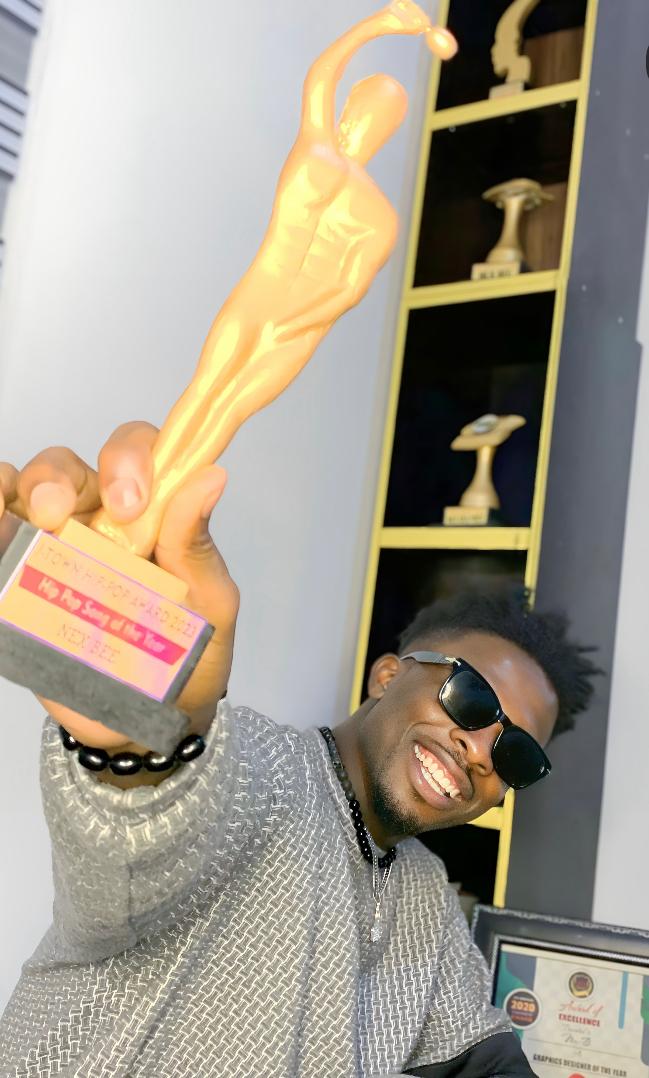 nexbee_nex's tweet image. Congratulations to all of you who took out time and funds to Vote for me ...
WE WON 🤍💯💫👑
#JosHiphopAwards 2023
#BOSS
