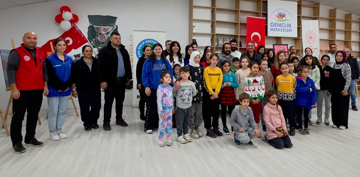Gsb_AksuGM's tweet photo. Aksu Halk Eğitim Merkezi iş birliği içerisinde resim, ahşap yakma ve boyama, geri dönüşüm yıl sonu sergimizi müzik dinletisi ile beraber sergiledik. https://t.co/B7qQNGn6VF
