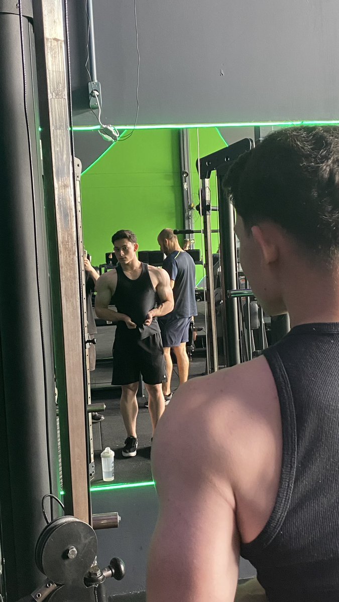 F4T Slowlyy tweet media