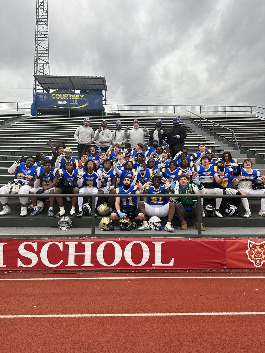 Team Pictures from both 2024 Gold &amp; Blue Teams 👀

College Coaches get at these young men before the next signing day ✍️