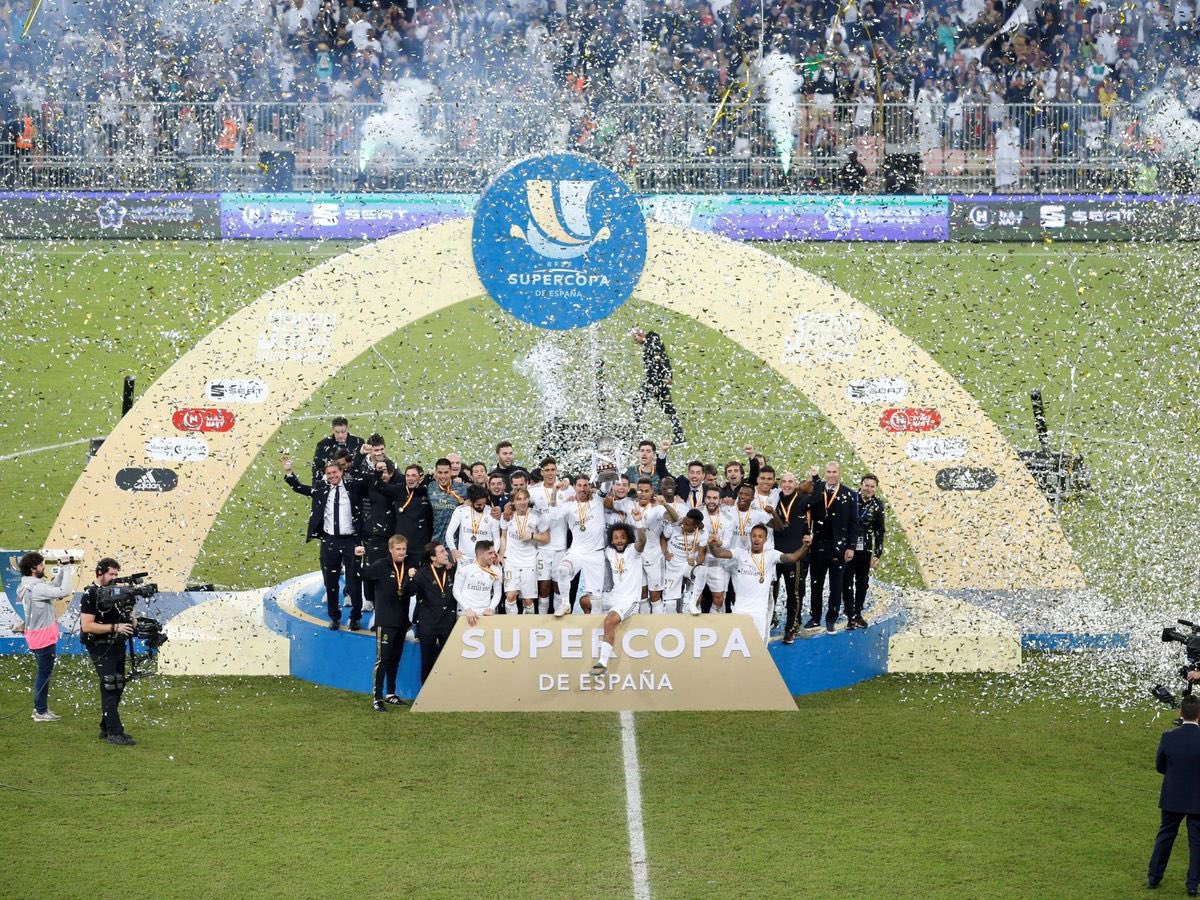 OBAID_ALESSI's tweet photo. السعودية فتحت ذراعيها للعالم مستقبلةً جماهير وأندية كرة القدم التي تختار اللعب على أراضيها بكل احترام ومحبة  ، المملكة نجحت في تلك الاستضافات رغم معاداة الإعلام الغربي لها وأثبتت للجميع مقدرتها على إنجاح هذه المباريات بفضل حسن التنظيم وشغف الجمهور المحلي الذي يملء المدرجات ، أما من يبحث عن انتصارت وهمية وتمرير رسائل سياسية فالطيارة اللي جابته ترجعه وما طاح من النجوم أخف للسماء 
#السوبر_التركي