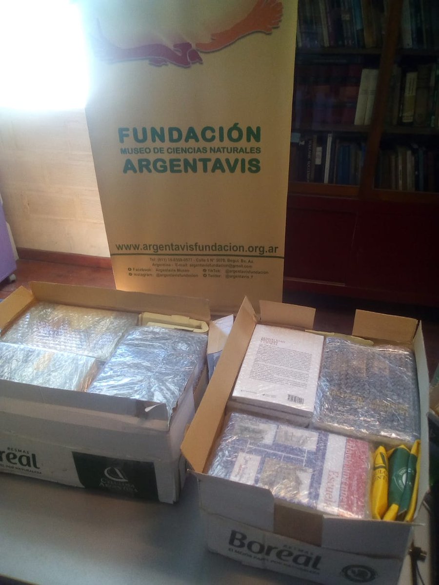 📚 ¡Gracias a la generosidad de Editorial Brujas, hemos recibido una valiosa donación de libros que enriquecerá nuestra biblioteca! 📖✨ Agradecemos a Editorial Brujas por su apoyo a la cultura y la educación. 🙌 #DonacionLibros #Cultura #EditorialBrujas