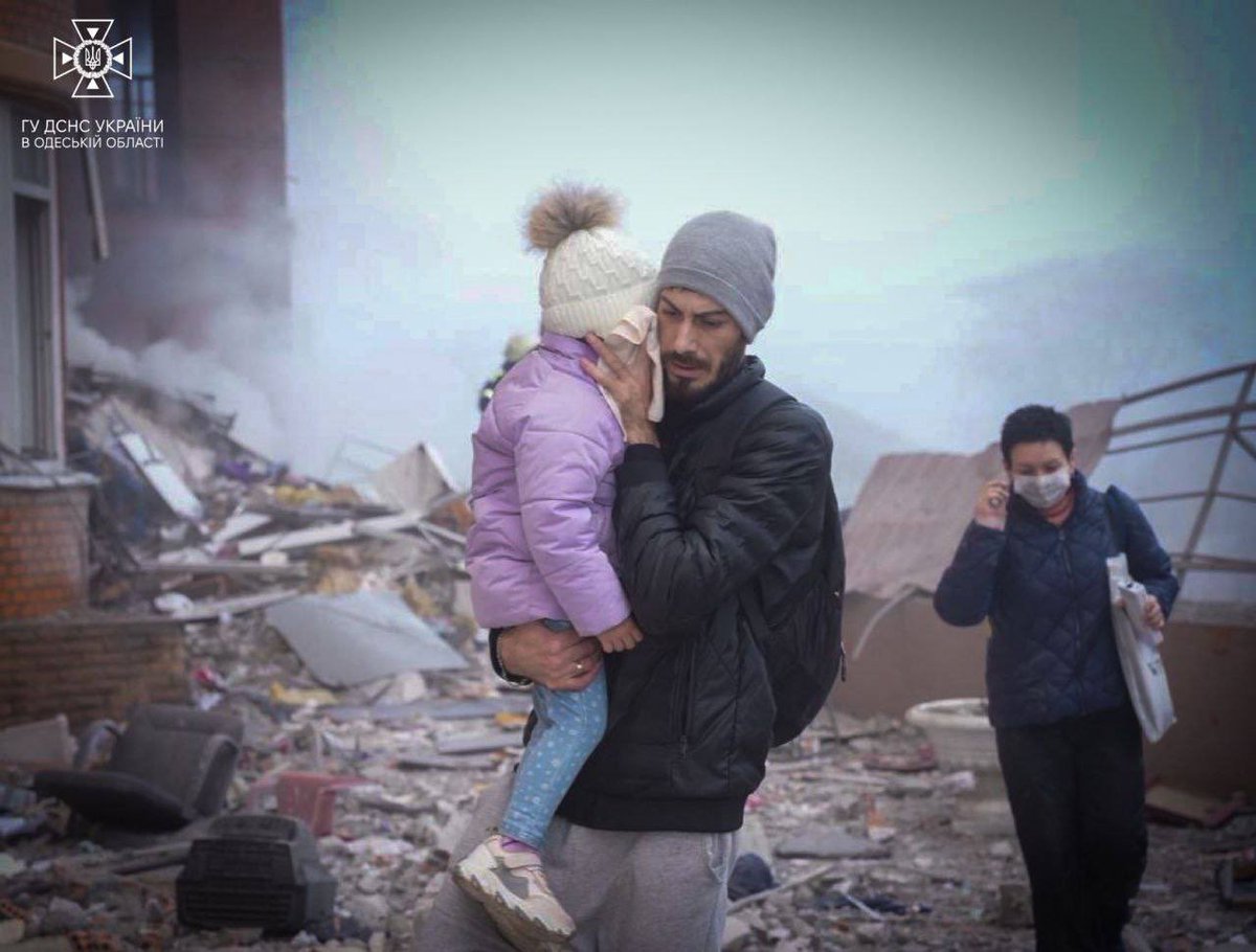KyivPost's tweet photo. ❗️As of now, 30 dead and more than 160 injured are known as a result of Russia's massive strike on Ukrainian territory on December 29, the State Emergency Service reported.

📷: Pavlo Petrov https://t.co/A07GDcAAn6