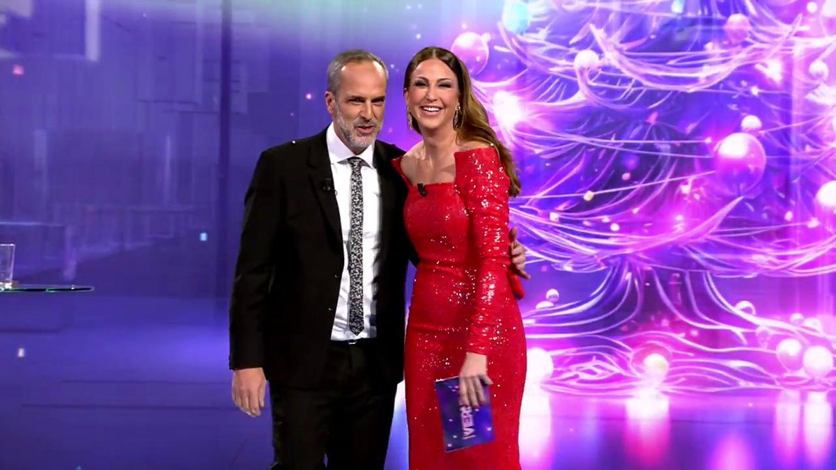 deviernestv's tweet image. ¡Lo elegantes que van nuestros presentadores! 😍

🪩 #DeViernes29D 
🔵 mdia.st/directo5