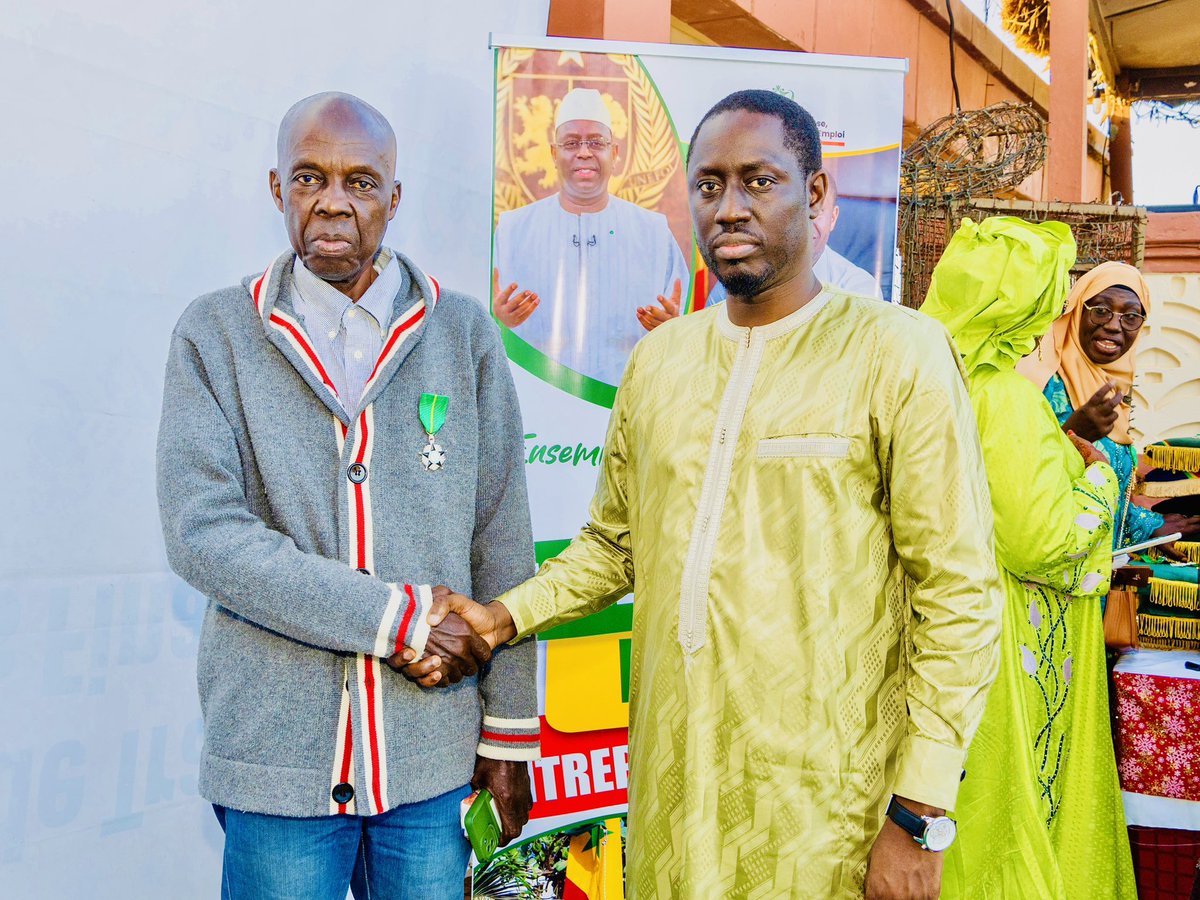 PapeMalickNdour's tweet photo. 3-…détermination et leur engagement à œuvrer pour la jeunesse, l’entrepreneuriat et l’emploi au Sénégal.

Bonne et heureuse année à toutes et à tous!

Deweneti leen.

PMN.

#senegal
#2024
#mjee https://t.co/N5CTGO7Aqq