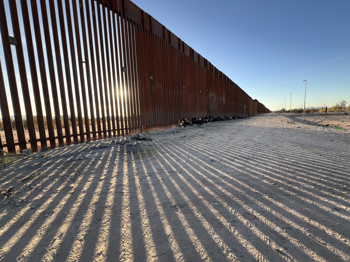 The ongoing migrant surge is overwhelming authorities, border towns & other US cities. Mexican officials scheduled a visit to DC & the DOJ threatens to sue TX over its new immigration law. Reporting w/ @priscialva & @HollyYanCNN cnn.com/2023/12/29/us/…