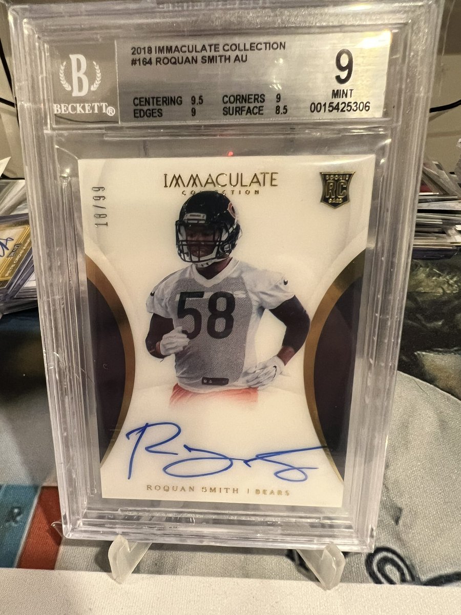 ZewlanderCards's tweet photo. A few players I miss 😢from the Bears. Khalil Mack 1/1 and Roquan(should of paid him). *sigh* @CardPurchaser https://t.co/69Qwe2kNgy