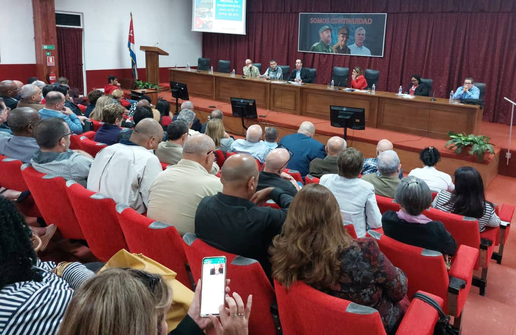 japortalmiranda's tweet photo. Damos seguimiento a la implementación de las medidas aprobadas recientemente para la atención a nuestros trabajadores. 
Se evaluaron las prioridades de trabajo en estas mejoras necesarias, justas y oportunas,  a implementar de manera gradual en el sector.
#CubaPorLaVida 🇨🇺 https://t.co/Ib4wwLNhzT