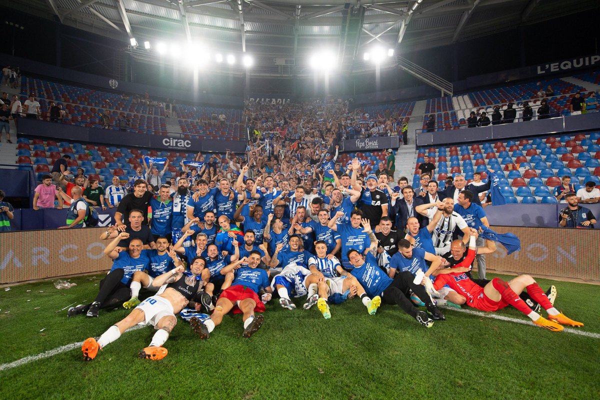 alavesjcg's tweet photo. @Alaves Salir en ésta foto #animppues https://t.co/P5BWoqHPHV
