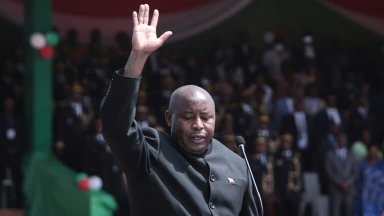 BFMTV's tweet photo. Le président du Burundi appelle à "lapider" les homosexuels dans son pays
https://t.co/LOwnwxaKnW https://t.co/YPWYAb8EnL