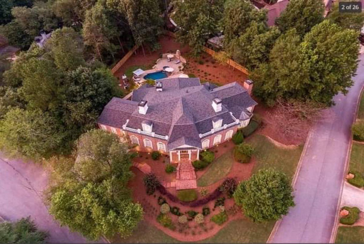 Over30Cosplay's tweet photo. The house for those who asked recently https://t.co/gHuQYRRQEW