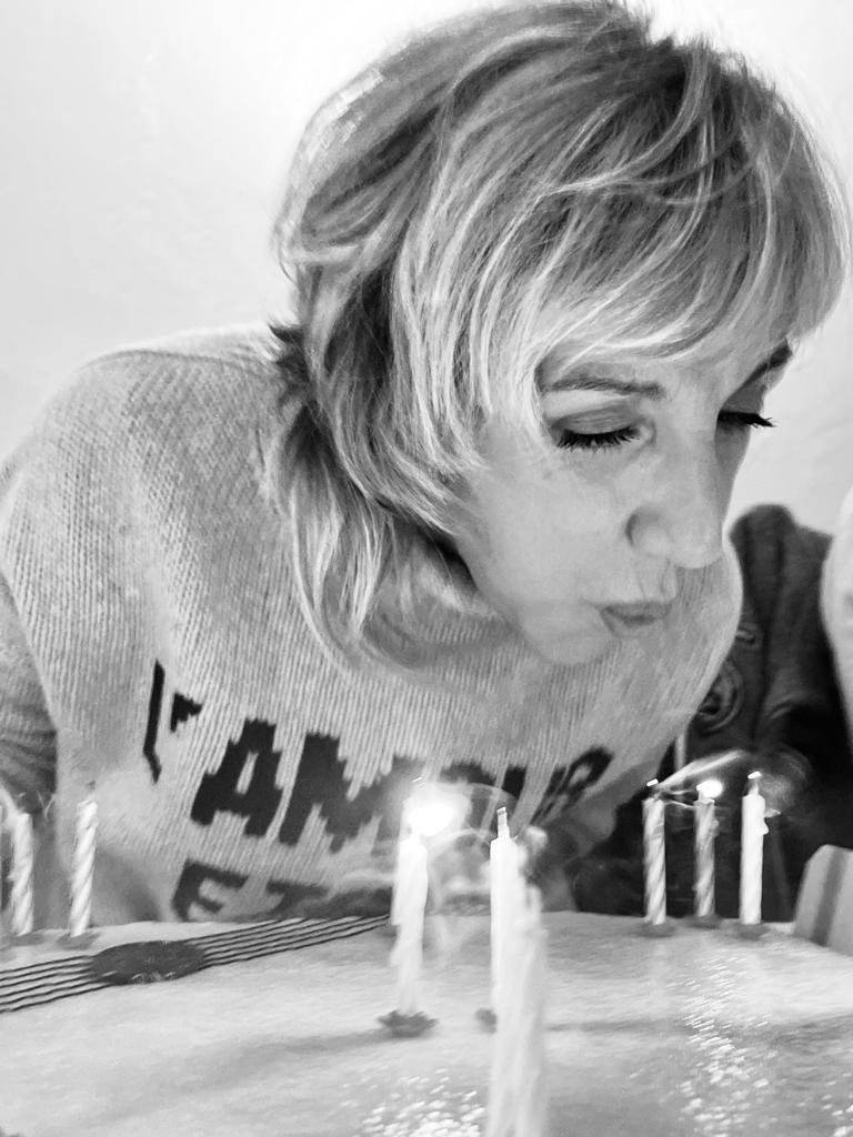 Ana_Torroja's tweet photo. Mi cara lo dice todo. 😃 Qué bien me lo pasé!!!! 🥳🥳🥳🥳
Gracias por vuestras felicitaciones que me llenan de alegría. Os quiero.  🫶🏼 https://t.co/6h5kAeupZf