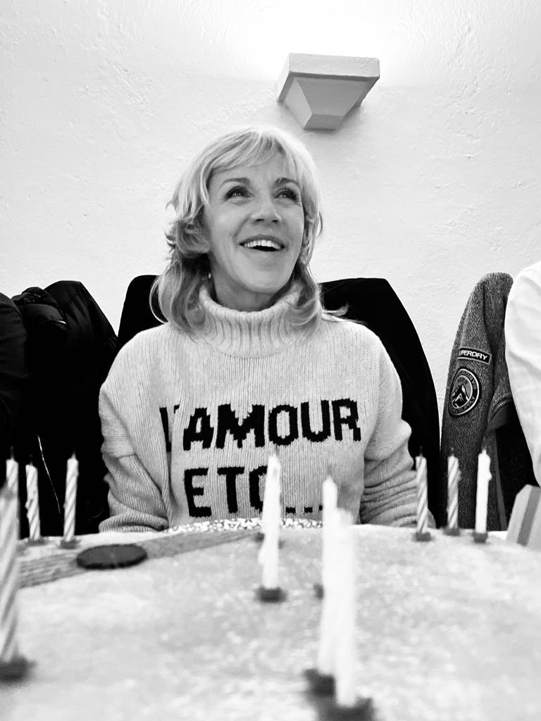 Ana_Torroja's tweet photo. Mi cara lo dice todo. 😃 Qué bien me lo pasé!!!! 🥳🥳🥳🥳
Gracias por vuestras felicitaciones que me llenan de alegría. Os quiero.  🫶🏼 https://t.co/6h5kAeupZf