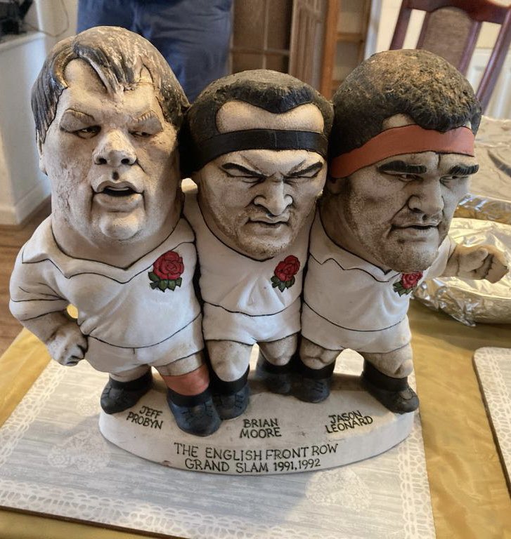 All my Groggs! The missus has been at it again with the Christmas present memorabilia! My old man has a Grand Slam front row of me, @brianmoore666 & Probs at his house so we think that makes the full set. Big thank you to the great team @WorldOfGroggs who made it happen.