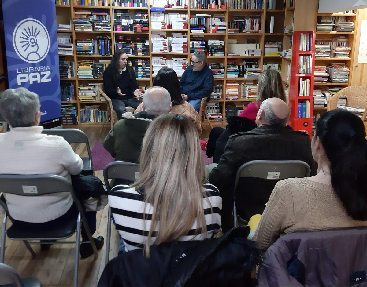 LibrariaPaz's tweet photo. David Gago Sampedro  presentou 'Sima', libro octavo da saga 'El diario de Ertélion' acompañado de Miguel Gonzalez Beltran https://t.co/xql9NgLI29