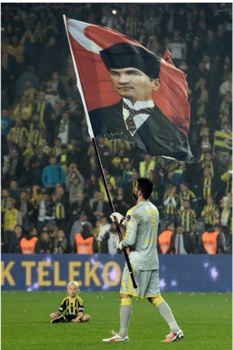 rusenaydin81's tweet photo. “NE MUTLU TÜRKÜM DİYENE”

@Fenerbahce 

#AliKoç #tffistifa #SüperKupa https://t.co/yietGXUeOs