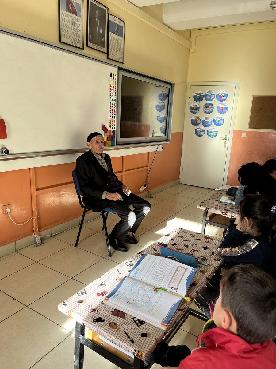 hiniscumhuriyet's tweet photo. Kıbrıs Gazisi Sayın Arapcan BÖYÜKSU’yu okulumuzda ağırladık. @Hinisilcemem @Erzurum_Mem @tcmeb https://t.co/3jHaHaZcsl