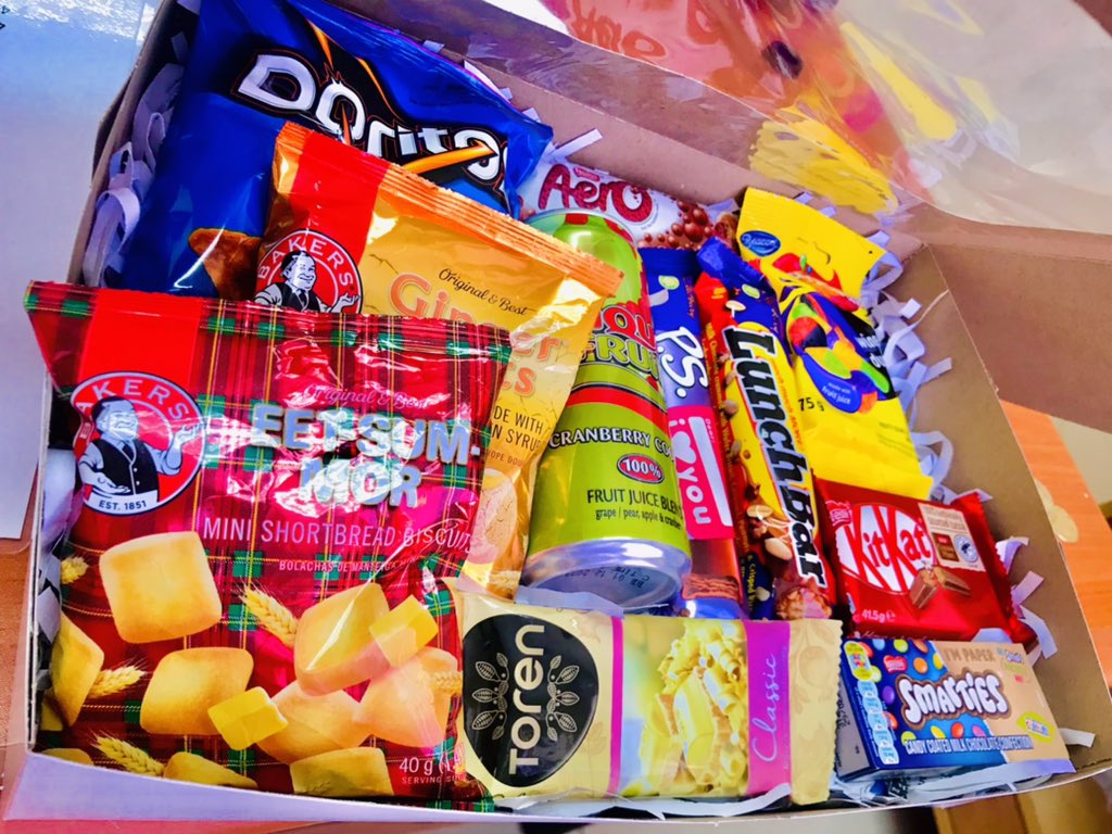 siim_phiiwe's tweet photo. Gifting is best done the heav.enly hampers’ way.✨

F1 &amp; F2: Period care package 
F3 &amp; F4: Snackbox 

DM or call or send a WhatsApp to 78442965 to order. https://t.co/QlnVoG7SvL