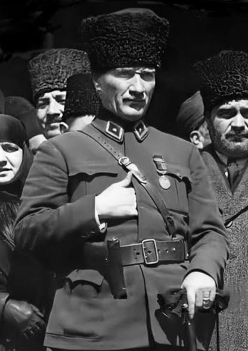Perforre's tweet photo. EBEDİ ve TEK ÖNDERİMİZ pazarlık konusu olamaz. ÇIKMAYIN SAHAYA

Atatürk 
SAHAYA ÇIKMAYIN #GSvsFB https://t.co/ScMEMWPwdq