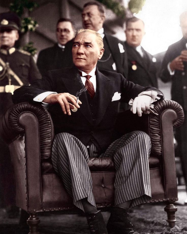 seni sevmeyen ve senden rahatsız olan herkese tekte gireyim.

ilelebet seni savunacağız ve senin izinde olacağız.