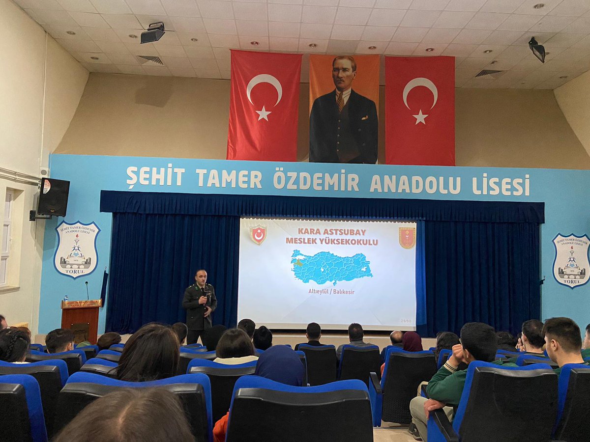 torulmem's tweet photo. Milli Savunma Üniversitesi yetkilileri tarafından ilçemiz ortaöğretim  okullarında öğrenim gören 11. ve 12. sınıf öğrencilerine  ilgili üniversitenin tanıtım yapıldı. https://t.co/SD4oDsUtGQ