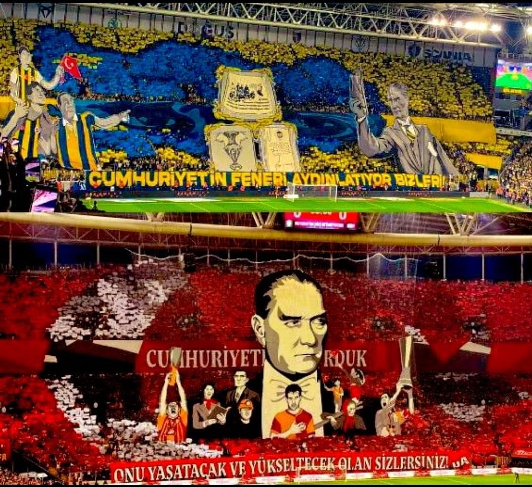 Atatürk posteri, Türk Bayrağı, İstiklâl marşı gibi millî değerlerimiz, pazarlık ve müzakere konusu olacak mevzular değildir!

Türkiye Futbol Federasyonu, orada, Türk Milleti'ni temsil ediyor!

Bazı mevzular asla konuşulmaz;
bazı hususlar asla tartışmaya açılmaz!
#süperkupa 🇹🇷