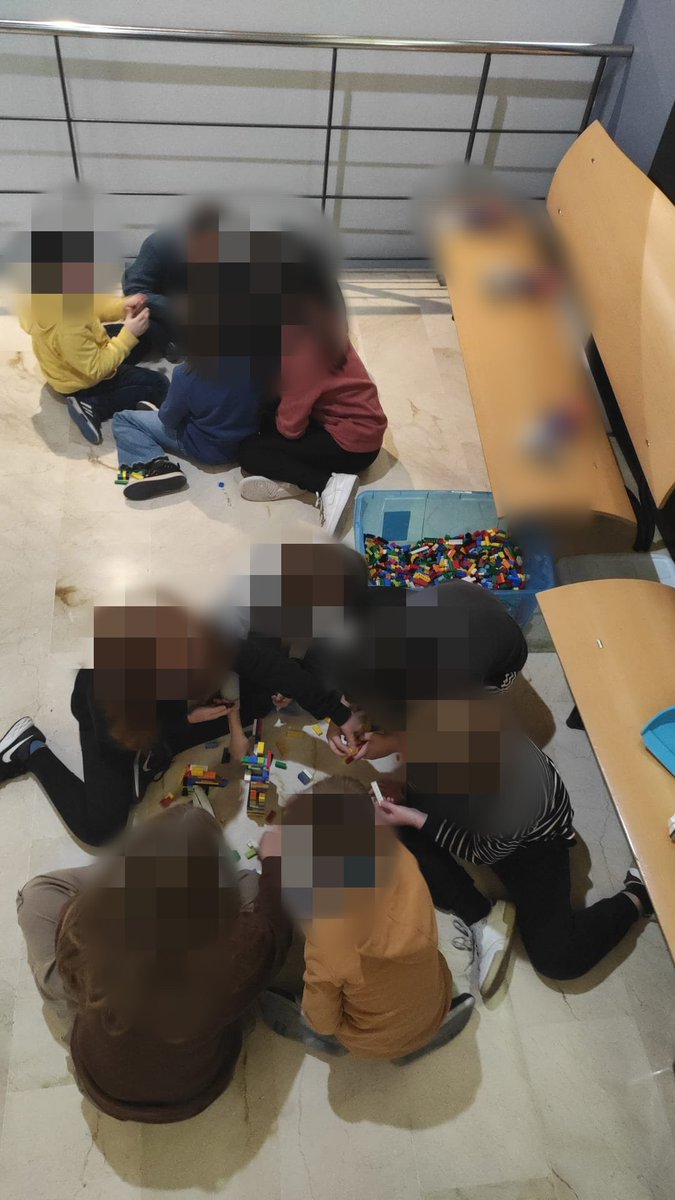 Museociencia's tweet photo. Y esta mañana llenas las tres sesiones del taller de Realidad Virtual y Lego, con #Gatea
Unas actividades infantiles que han tenido muy buena respuesta por las familias murcianas y que nos animan a seguir divulgando y difundiendo sobre ciencia en el museo
¡Seguimos!
#DescubreMCYA https://t.co/FlIQMCJKdk
