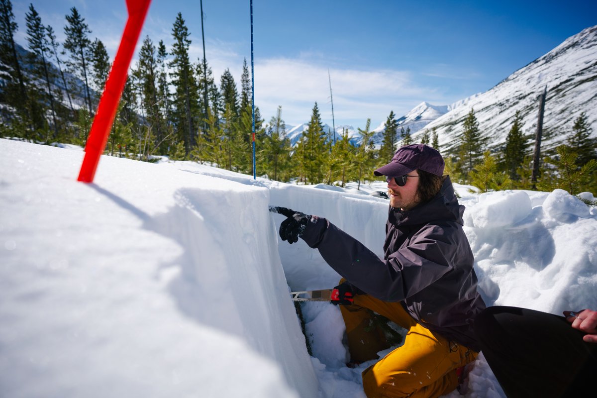 pnYoho's tweet photo. Vous envisagez une virée dans l’arrière-pays cette fin de semaine? 🎿❄️
⚠️ Rappelez-vous d’être patient avec les conditions, évaluez vos risques et assurez-vous d’y être en sécurité!

👉 Vérifiez toujours les conditions d’avalanche avant de partir:
https://t.co/W06779Fc7X https://t.co/2NdU0FvKvw