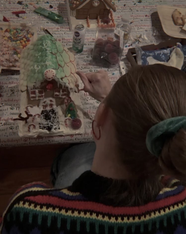 “on the last days of december, my favorite part is you and our gingerbread houses.” 🍪🏠 — merry christmas, here we are. our friendship is the present. gonna love you, gonna give you all i can. i’ll guide you all the way down, be your nightlight.