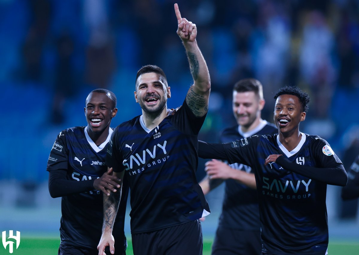 Alhilal_EN's tweet photo. “MITROVIĆ” is a great idea that has many forms and manifestations 💙🔥

Here is the story behind the second goal 😎 https://t.co/kvWpWKFAww