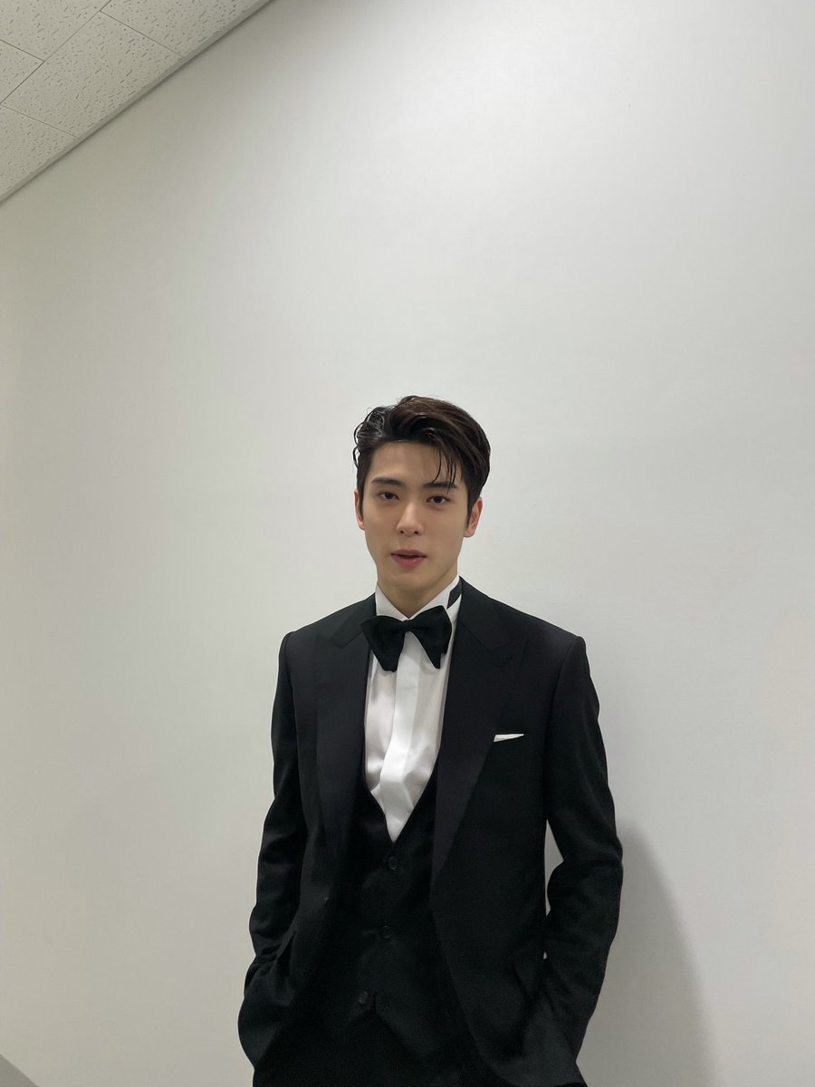 maeRong97's tweet photo. 같이 결혼식장에 들어가고싶음....
하.... https://t.co/liuyTg6up6