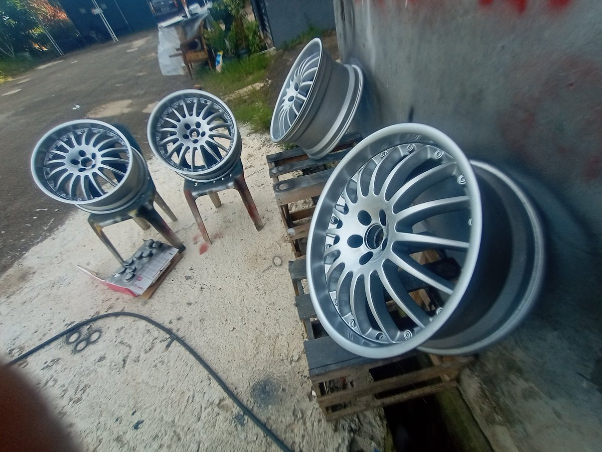 Adibbr21's tweet photo. #madeinitaly 18×8J ET:38/38 PCD:100mm https://t.co/rfKVH8caZi