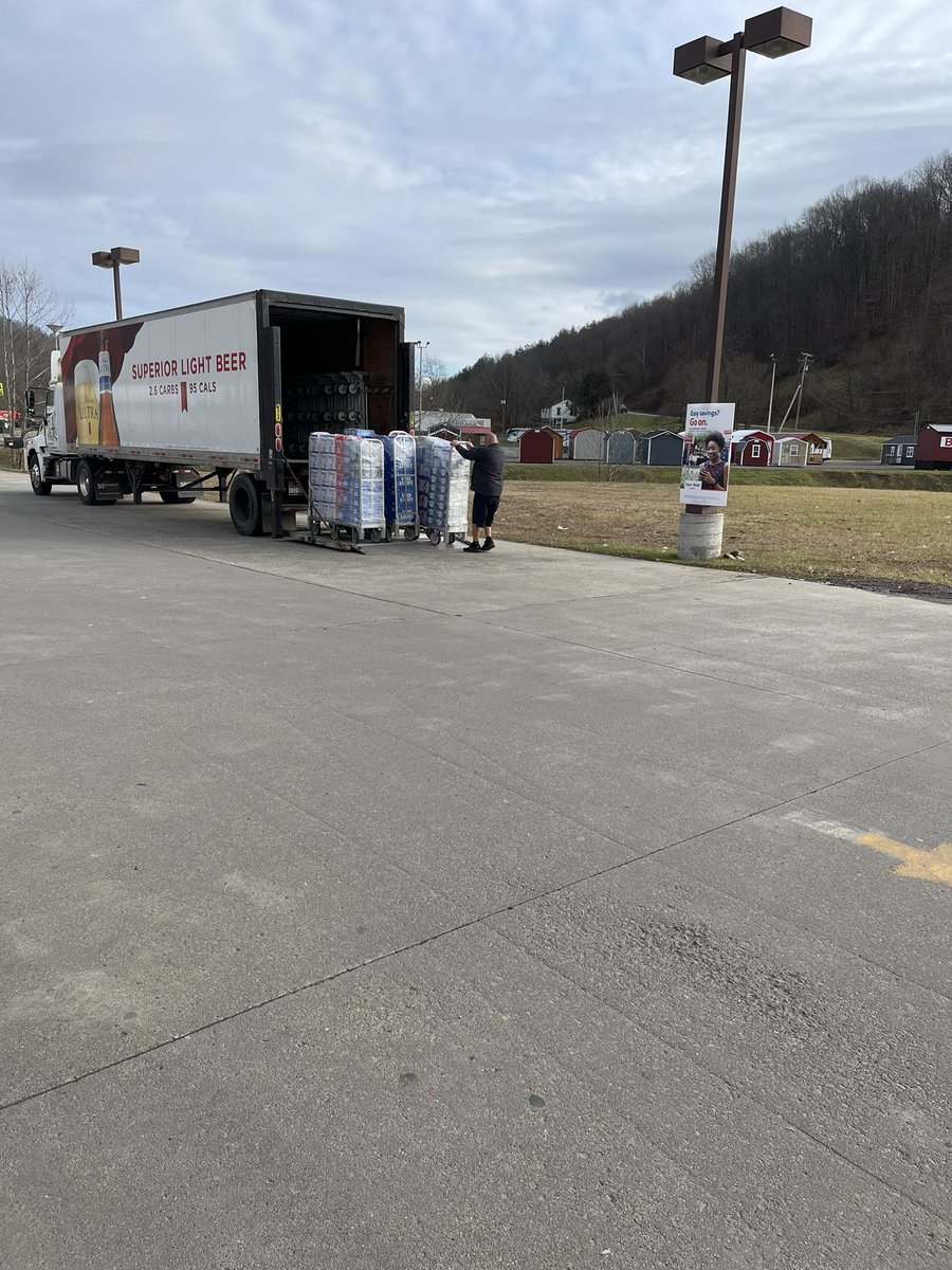 WVBWA1's tweet image. It’s time for your WV beer distributor to get the shelves and coolers full for your New Year celebrations. Your favorite beer will be available wherever you may be. Let’s raise a glass to the new year ahead and look forward to sharing a beer together in 2024. #drinkresponsiblywv