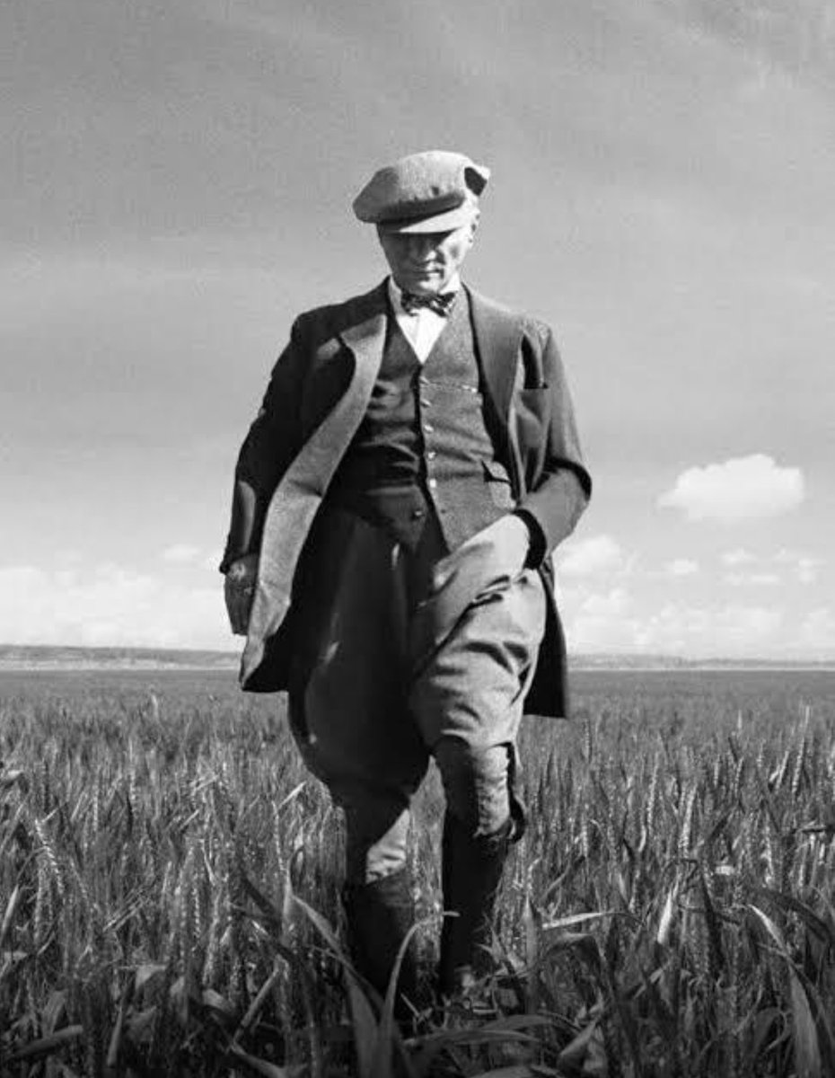 Her iki kulübümüz de kararlı duruşlarıyla kupadan çok daha kıymetlisini, gönüllerimizi kazanmıştır. 

Bu ülkenin kurucusu masa başında istişare konusu edilemez.