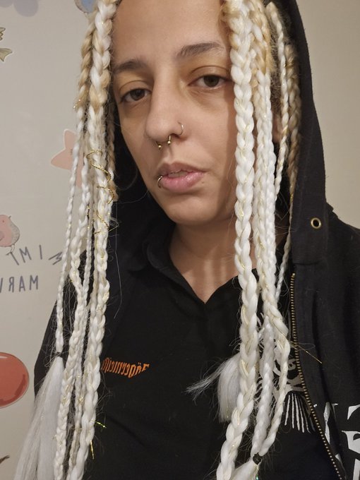 Yo, c'est moi avec mes tresses pas r&eacute;guli&egrave;res. X) https://t.co/CBPwUYgnXW<a href="/tag/stripchat"class="tags"><span>#stripchat</span></a><a href="/tag/stripchatlive"class="tags"><span>#stripchatlive</span></a>