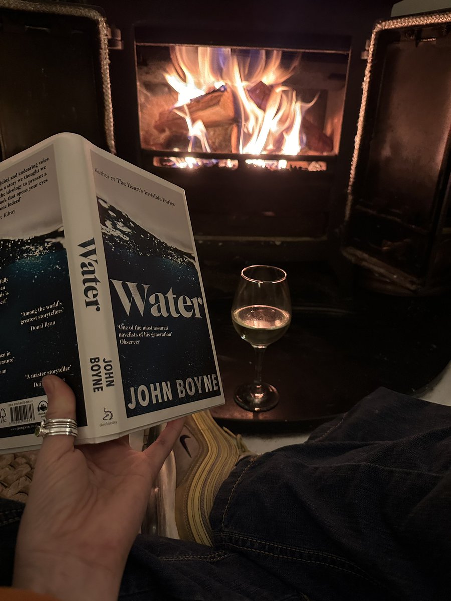 Well. Isn’t this the perfect way to spend an afternoon….
Water into wine…. Wonderful. 

Thankyou <a href="/JohnBoyneBooks/">John Boyne</a> Love this one 📖💫