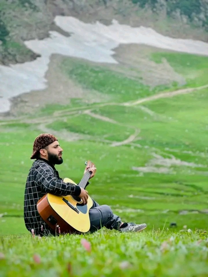 Mera Dost 🎸😅
#Baboon #Kashmir 

#PAKvAUS
#AsimMunir
#fishtanklive #Israel #슈아_태어나줘서_고맙다고_안아주고싶어 #JohnnyMinge #SingathonOnJoyPrime #GuinnessWorldRecord #슈아_태어나줘서_고맙다고_안아주고싶어